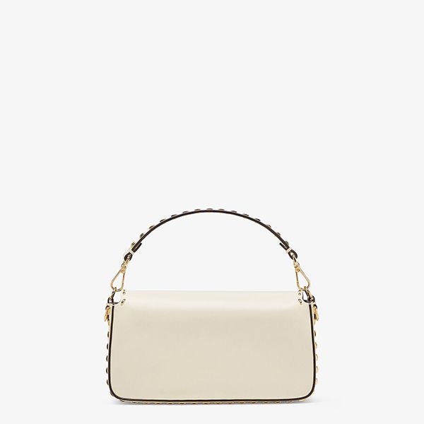 新作 フェンディ バゲット ホワイトレザーバッグコピー